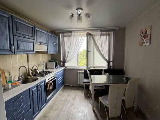 сдам просторную 2х комнатную квартиру в районе Автовокзала Кривой Рог