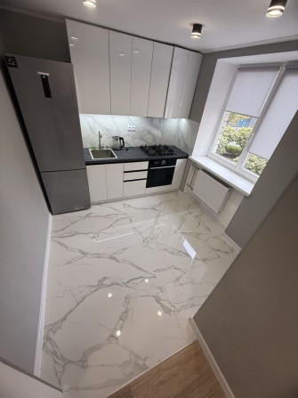 Здам 2 кім по Академіка Маслова , закрита територія . - фото 1