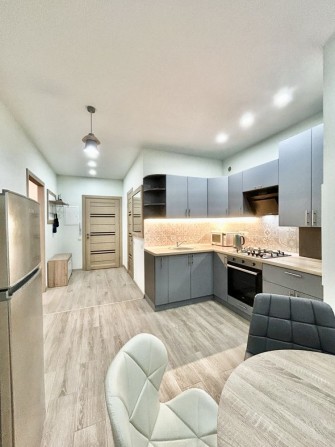 Затишна світла євродвохкімнатна квартира з газом - фото 1