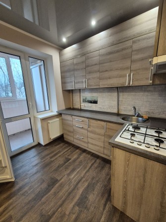 Укомплектована меблями та технікою. Газ! 2 поверх - фото 1