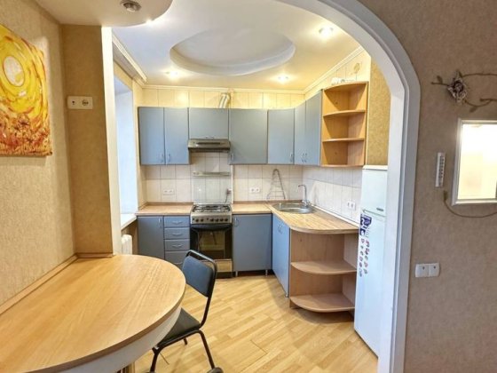 ‼️ Алмазний, 2-кім біля зупинки! Полтава