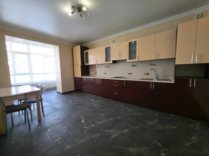 Оренда великої 2-кімнатної квартири неподалік Парку по вул. Довженка - фото 1