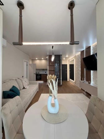 Оренда стильної 1,5-кімнатної поруч з озером в ЖК Manhattan - фото 1