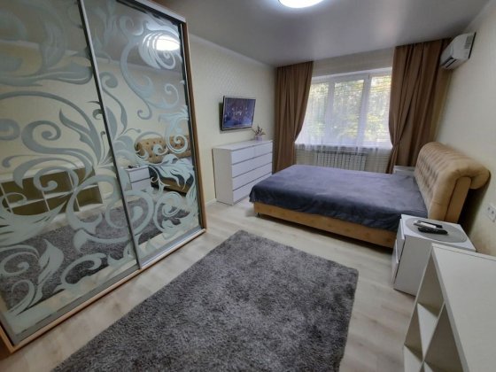 Здається  в оренду двокімнатна квартира на тривалий термін Кривой Рог