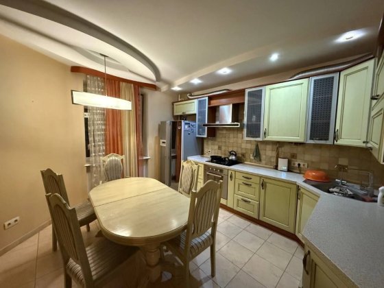 Вільна великогабаритна 3к квартира Луцк