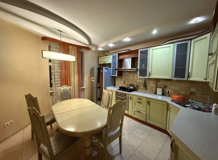 Вільна великогабаритна 3к квартира - фото 1