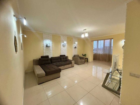 Оренда 3-кімнатної квартири в Центрі міста з паркомісцем Луцк