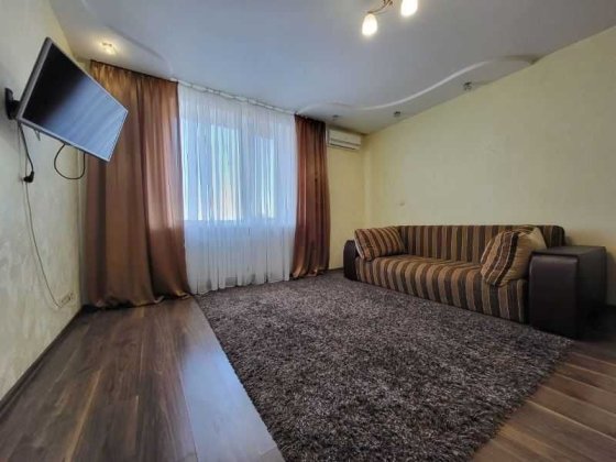 В новому будинку, р-н Поділ, 1 кім кв-ра з ремонтом. Полтава