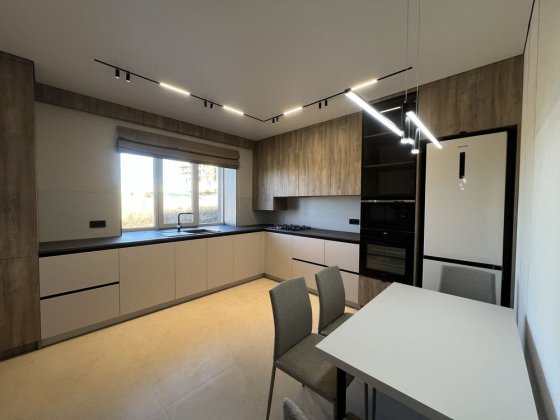 Оренда 2 кімнатної квартири «на щасливому» перша здача, супер ремонт Ровно