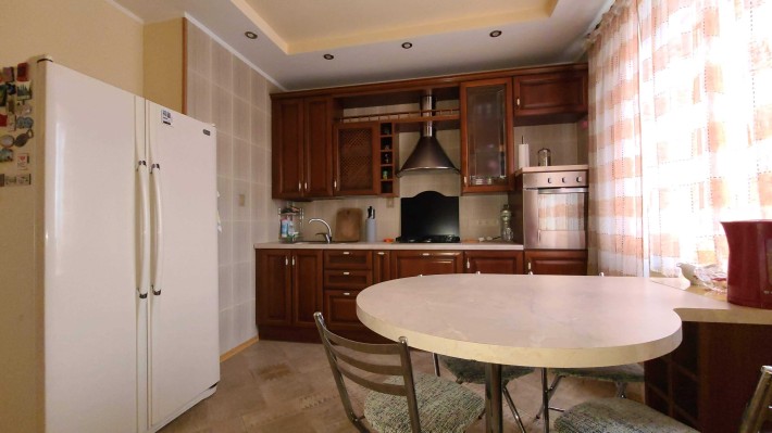 Центр, р-н парку Перемоги, 4 кімнати, 125 м2 за 33000 + ком посл - фото 1