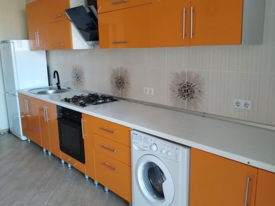 Поділ новобудова парковка у дворі Полтава