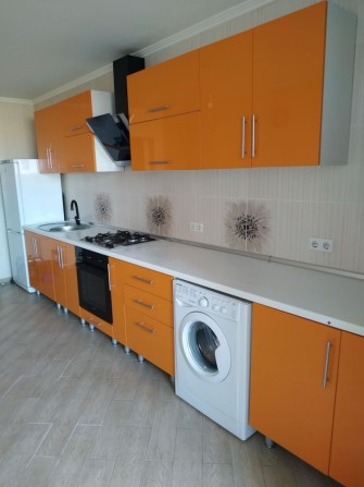 Поділ новобудова парковка у дворі - фото 1