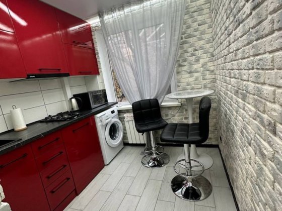 Здається 1 кімнатна в центрі міста на площаді Визволення . Кривой Рог