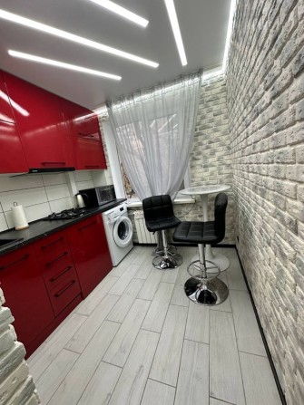 Здається 1 кімнатна в центрі міста на площаді Визволення . - фото 1