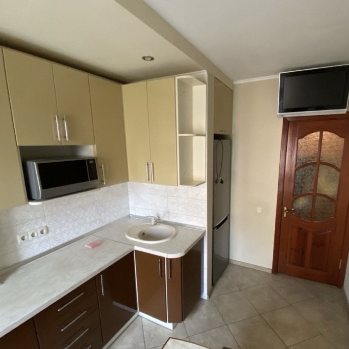 Левада 3 окремі кімнати вільна - фото 1