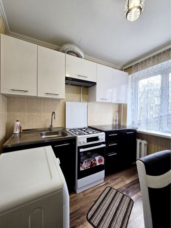 Здам 1 кімнатну, ПРОСПЕКТ НЕЗАЛЕЖНОСТІ (ТЦ ФОРМАРКЕТ), на 2-3 місяці! - фото 1