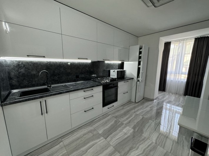 Оренда 2 кімнатної квартири на просп. Злуки - фото 1