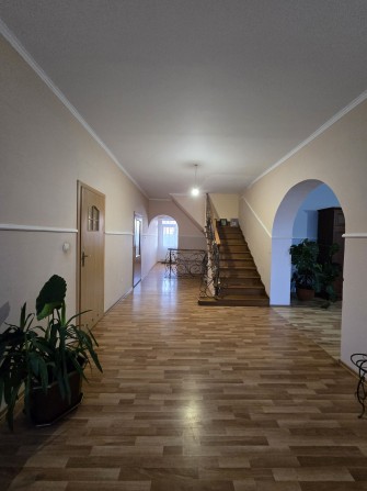 2-кімн. квартира з кухнею студією всі комунальні  включені у вартість - фото 1