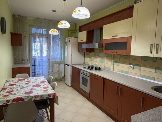 Оренда трьохкімнатної квартири від власника 700$ Ужгород