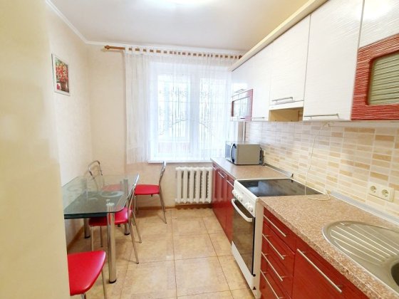 1 кім.кв р-н Площа 700-річчя.
- з ре