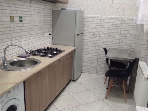 Терміново здається 2 км квартира ЦЕНТР, вільна, ключі! Чернівці