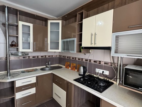 Оренда 1-кімнатної квартири з ремонтом, меблями та технікою, 2 поверх Чернигов