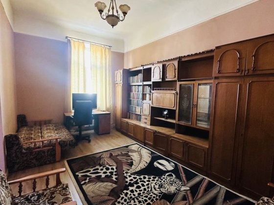 Оренда 2-кімн. квартири, вул. Садовського, 300$ Черновцы