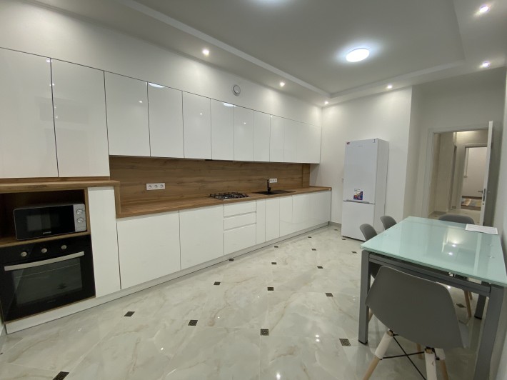 Оренда просторої 3х кімнатної квартири з гаражем - фото 1