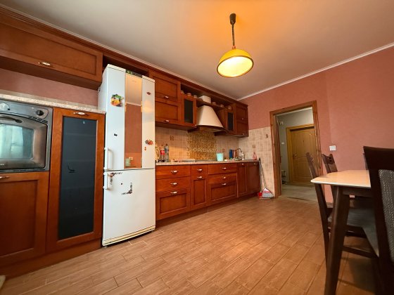 Здам трикімнатну квартиру . Власник.  Троєщина. Киев