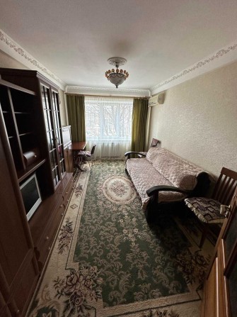 Двухкомнатная  срочно сдам длительно - фото 1