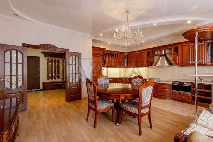 Оренда 3-кімнатної квартири / Коновальця 32Б / Центр / Печерськ / - фото 1