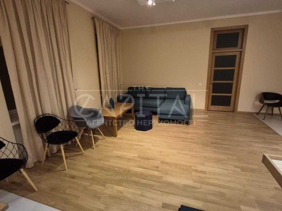 Простора двостороння квартира цегляного будинку,5 хв до метро Киев