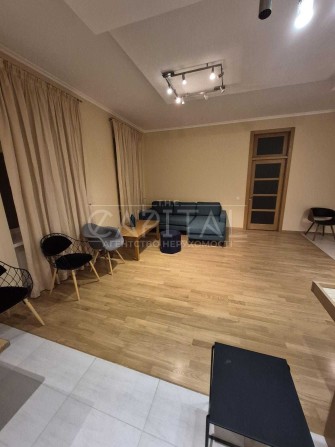 Простора двостороння квартира цегляного будинку,5 хв до метро - фото 1