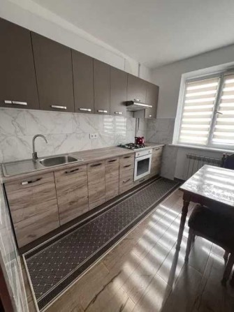 Сдам 2 ком квартиру евроремонт - фото 1