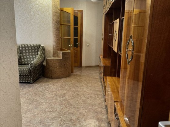 3-кімнатна квартира з газовим опаленням меблями та технікою. Ковалівка