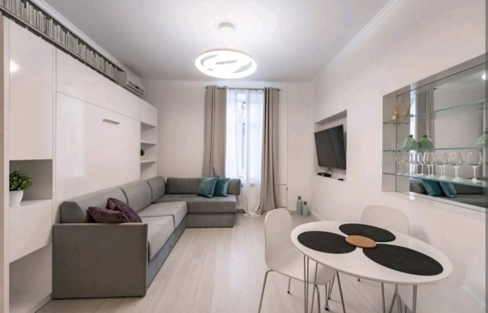 Чудова квартира в історичному центрі міста - фото 1