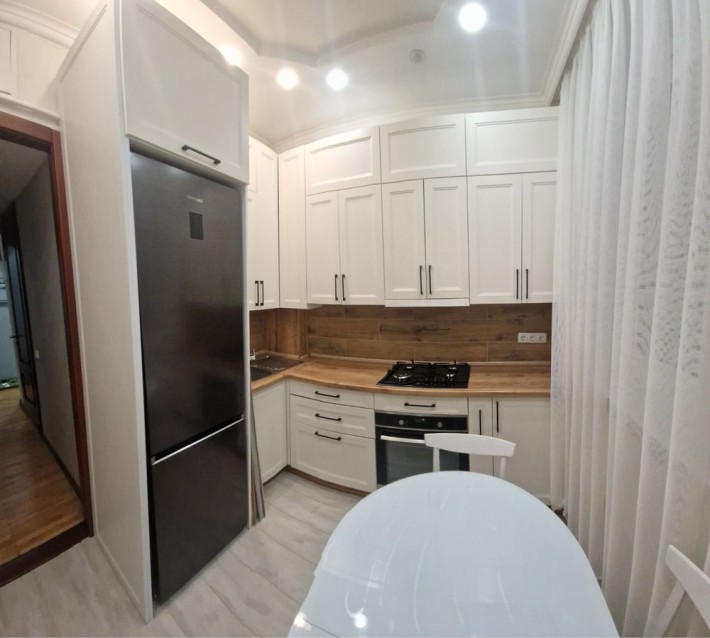 Сдам 3 кімнатну квартиру в центрі міста - фото 1