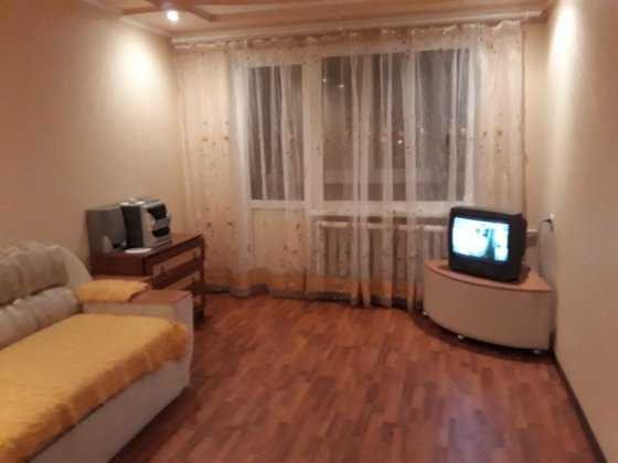 Сдам 3-х на киевской  можно на  1-  2 мес идеально для 5-6  мужчин