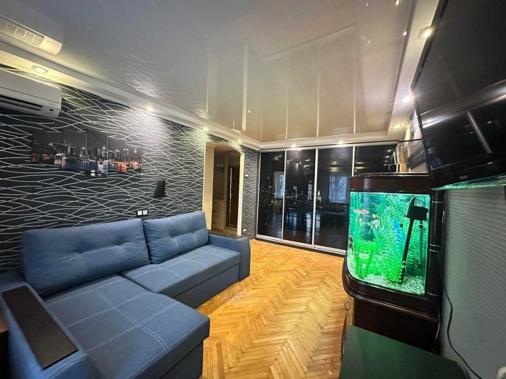 Квартира біля метро Т. Шевченка вул. Оболонська 31 - фото 1