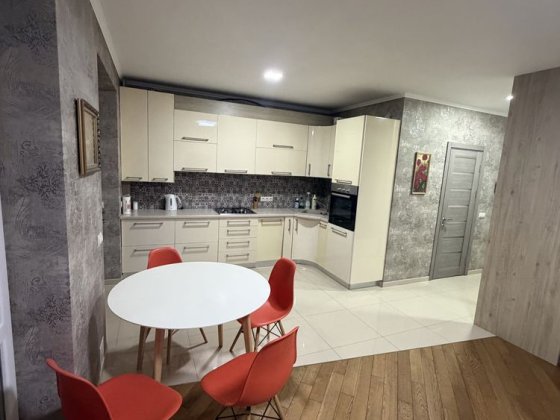 Оренда 1 кім новобудови Солонка , вул.Орлика 1 , поруч ТЦ  Кінкрос Львов