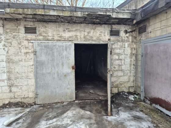 Власник.Здам гараж довгостроково.Знаходиться по вулиці Миру 27