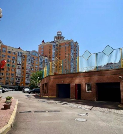 Паркомісце, паркінг - фото 1