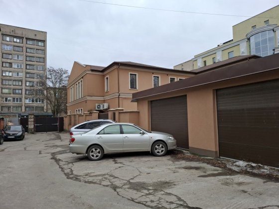 Кап.гараж,Нагорка,в закрытом дворе с автомат.воротами,Гагарина16,Центр