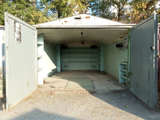 Сдам гараж/склад Урловская/Здолбуновская. Позняки. Центральный ряд.