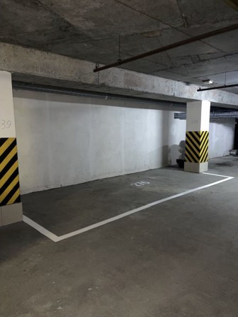 Місце на паркингу - фото 1