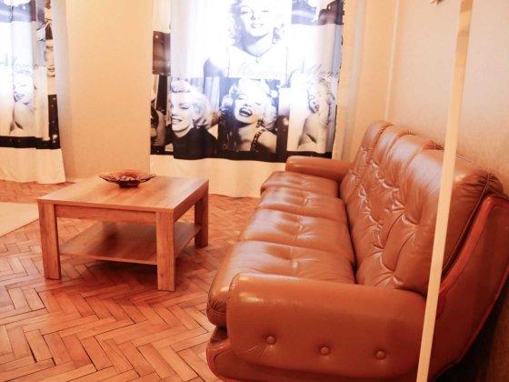 Оренда двокімнатної квартири на вулиці Площа Ринок, у самому центрі