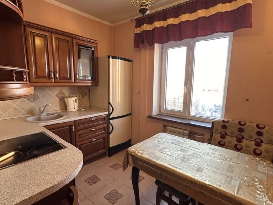 Видова квартира на В. Івасюка 60, метро Героїв Дніпра Киев