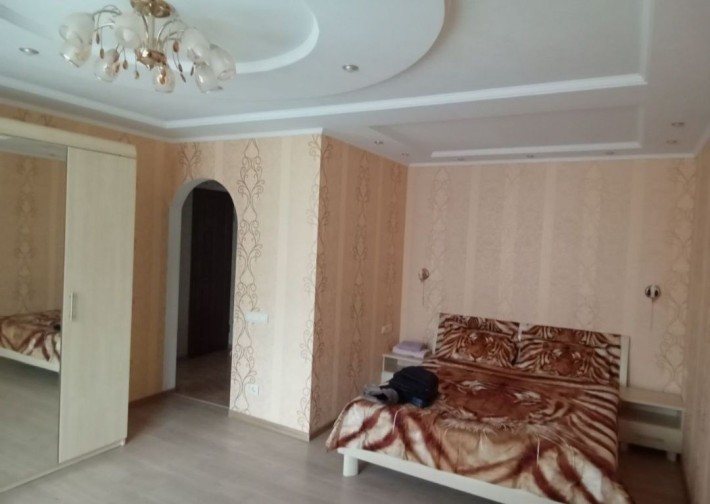 Сдаю 1к/кв пр.Центральный/Садовая 3/9 мебель,техника,10000 - фото 1