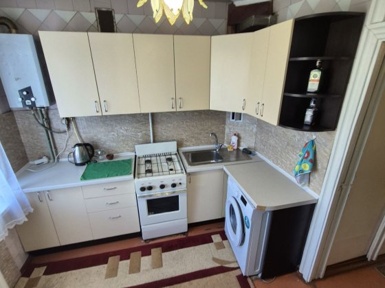 Здам однокімнатні квартиру крупногабаритну  12 повздовжня та теотральн