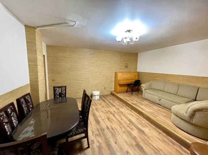 Оренда. Простора двокімнатна квартира, 76 квадратів. Центр міста - фото 1